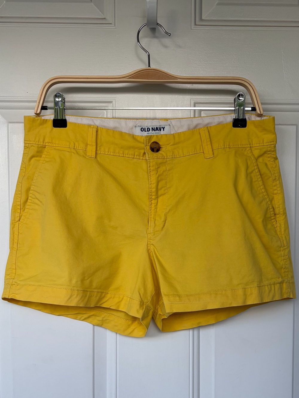 •Old Navy• Yellow Stretch Chino Shorts – Women’s Size 8